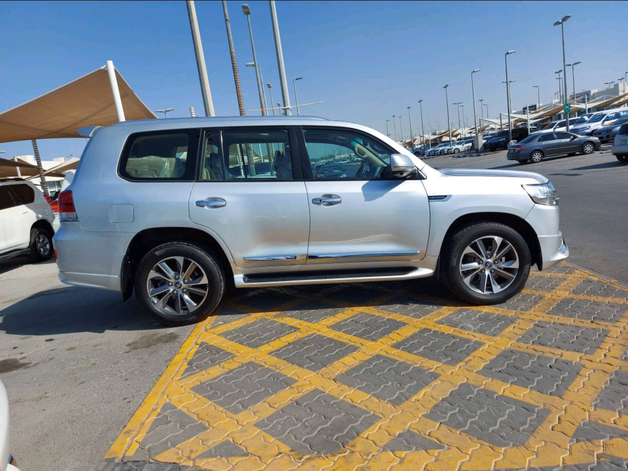 Toyota Land Cruiser - Image 5