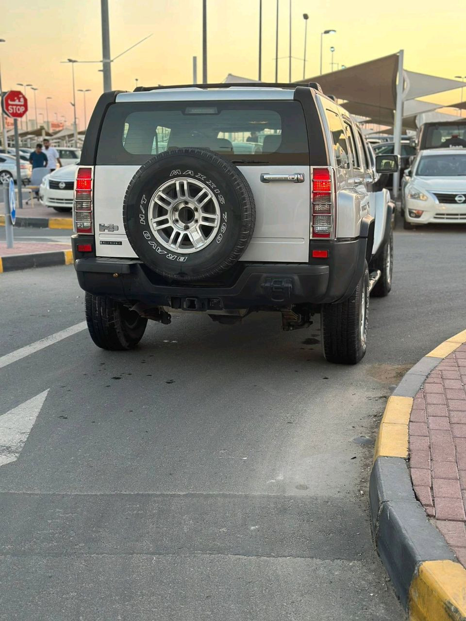 Hummer H3 - Image 9