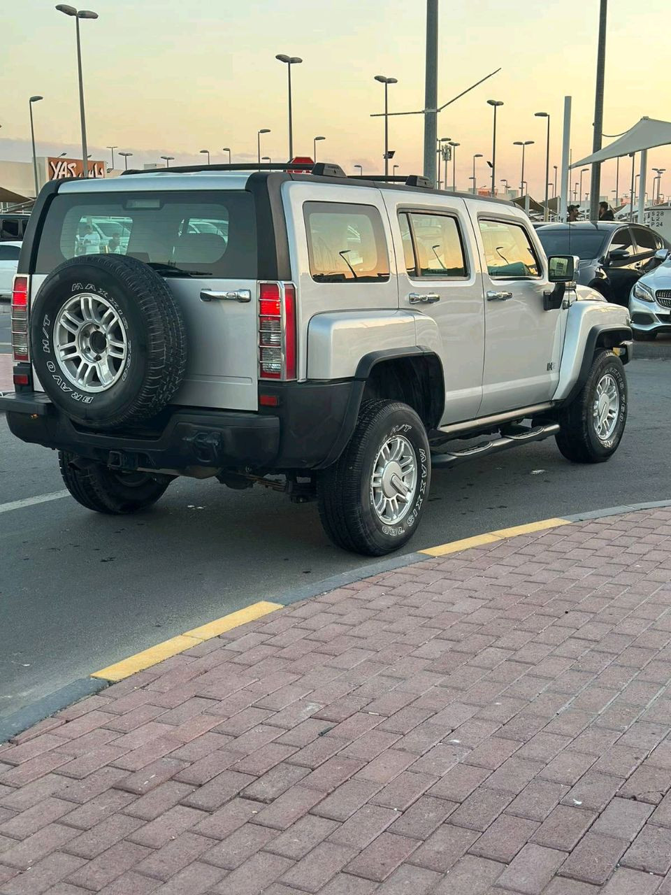 Hummer H3 - Image 3