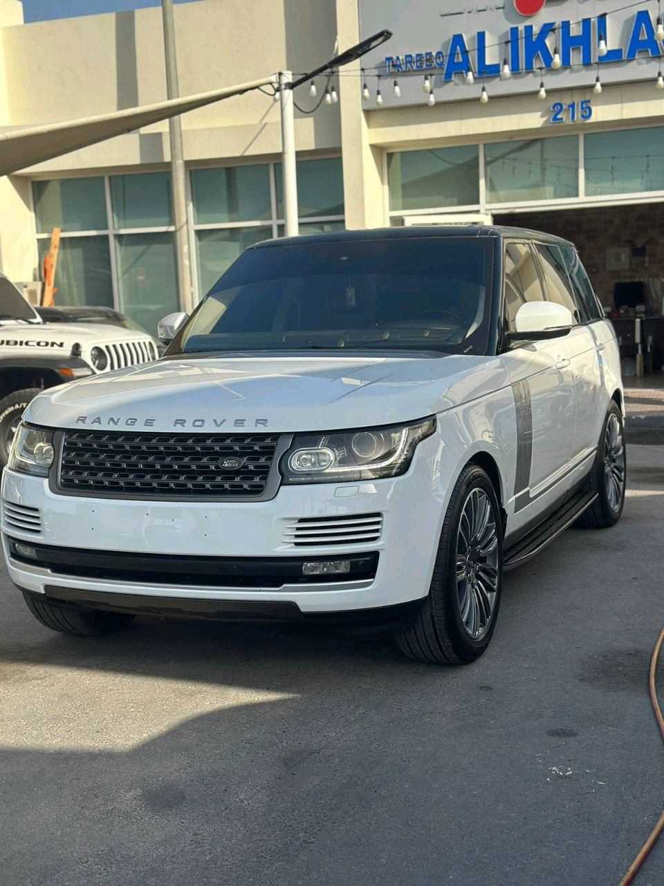 Land Rover LR4 - Image 3