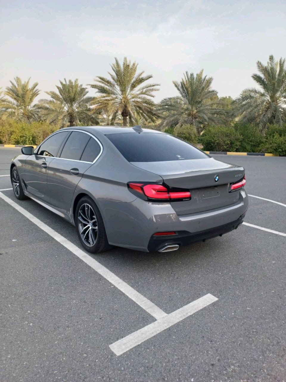BMW 5-Series - Image 4