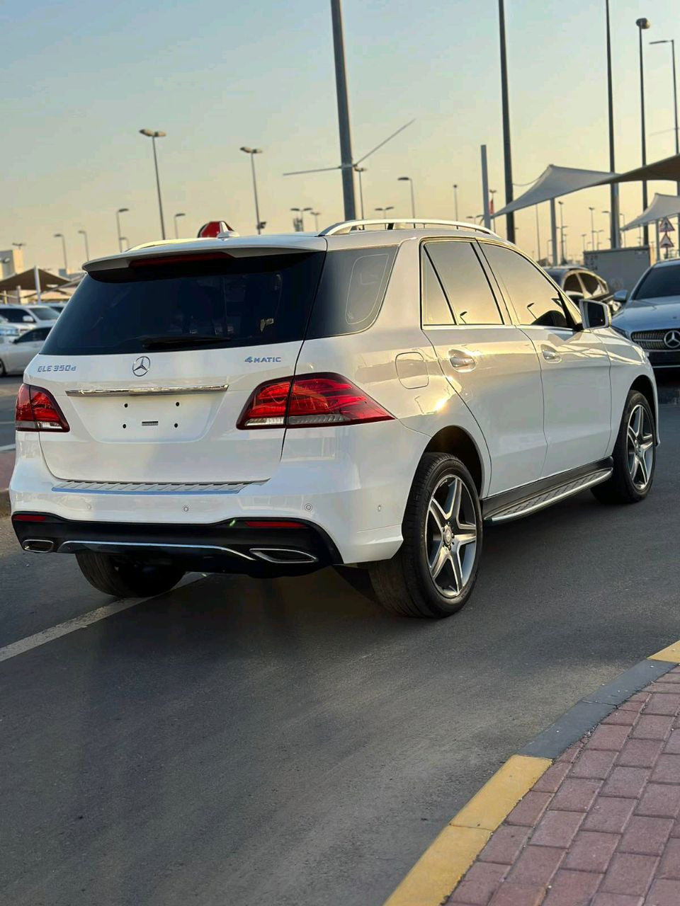 Mercedes Benz GLE SUV - Image 9