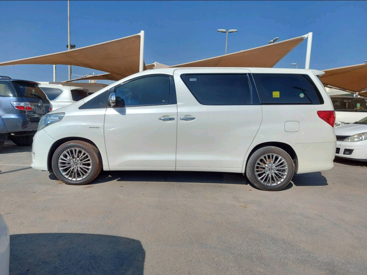 Toyota ALPHARD - Image 5