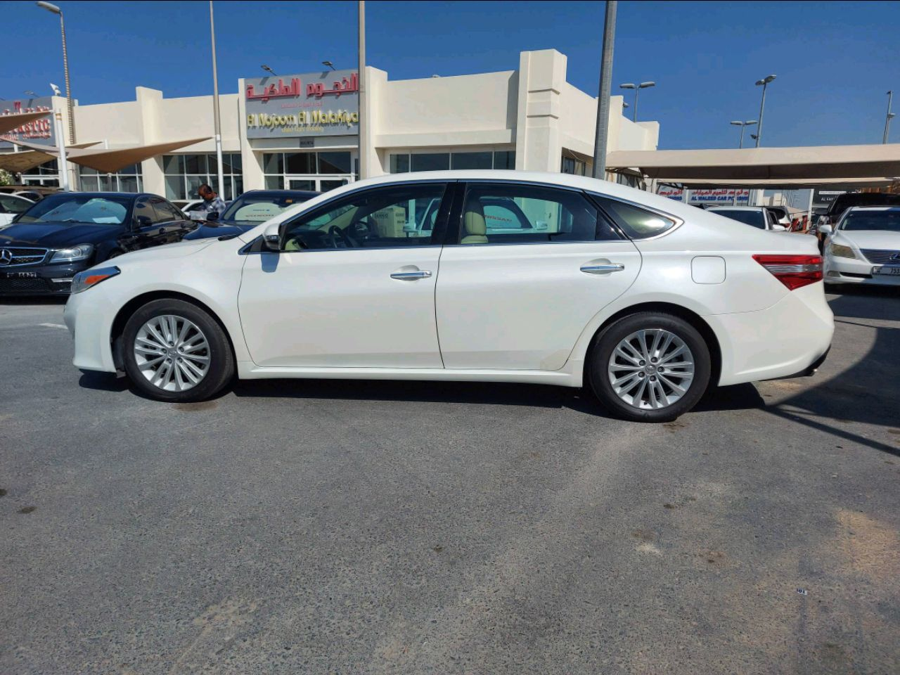 Toyota Avalon - Image 6