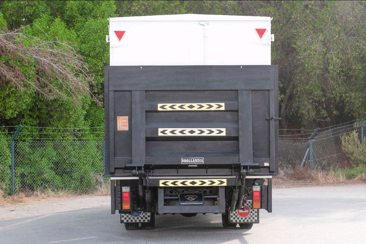 HINO 300