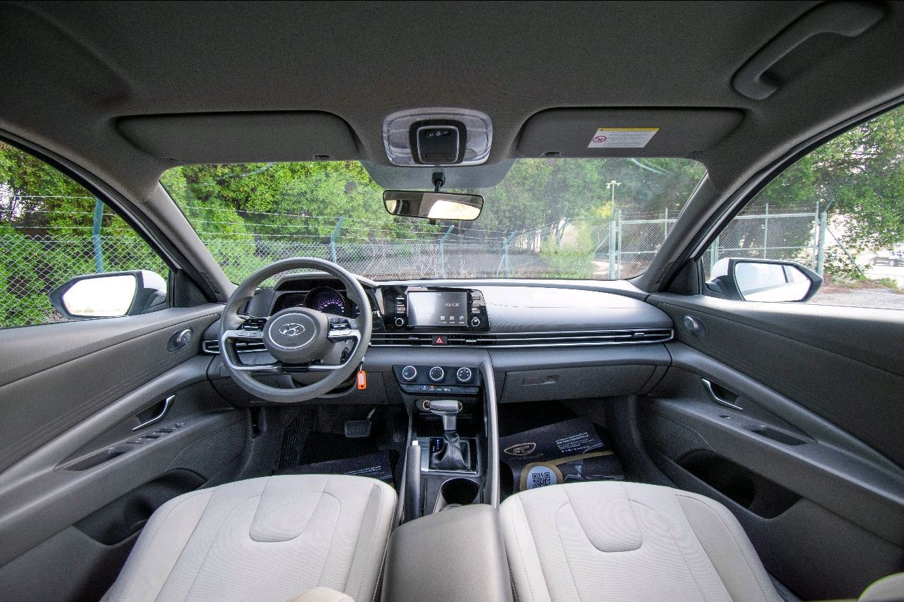 Hyundai Elantra - Image 3