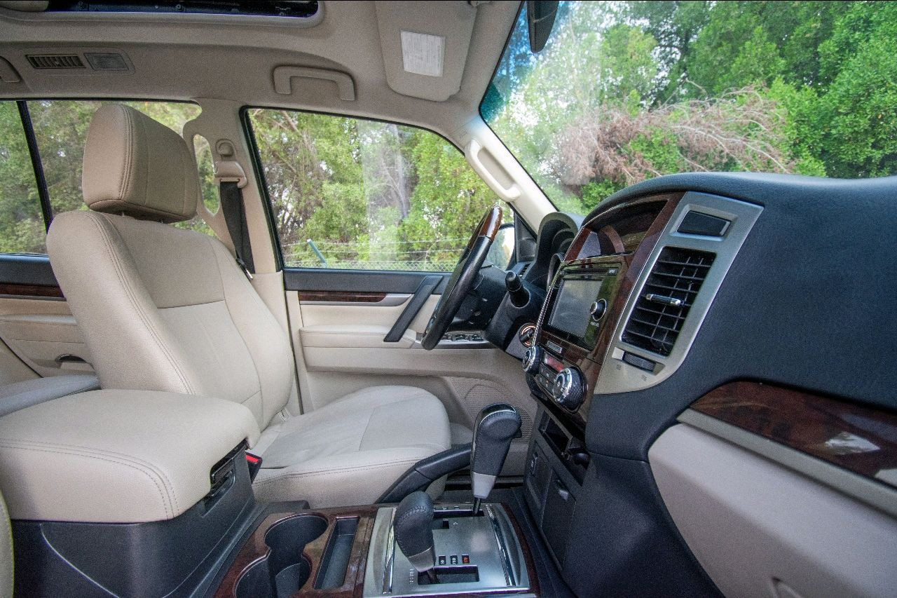 Mitsubishi Pajero - Image 5