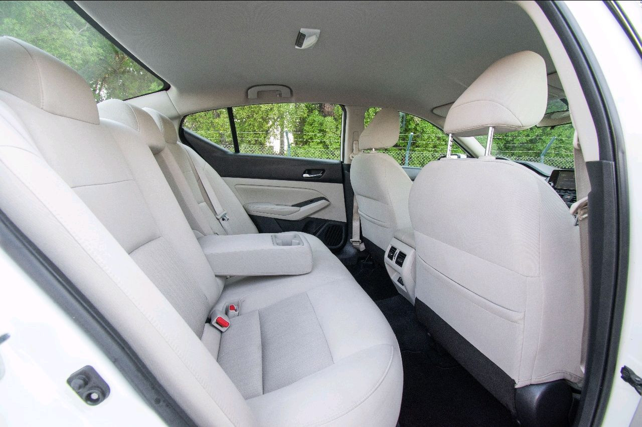 Nissan Altima - Image 8
