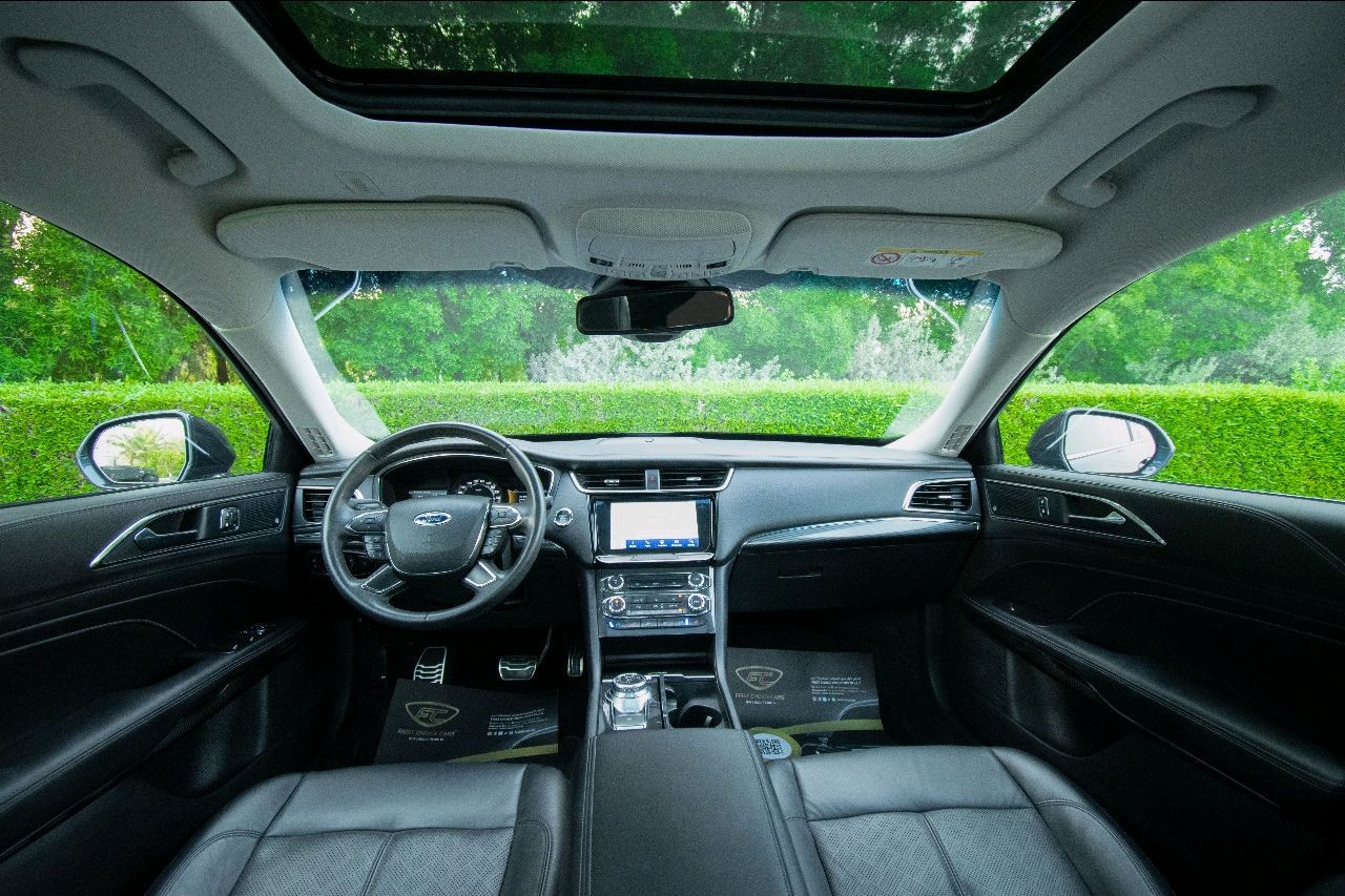 Ford Taurus - Image 7