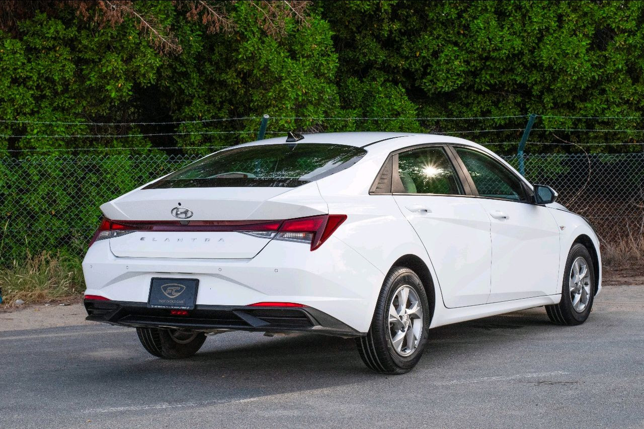 Hyundai Elantra - Image 4