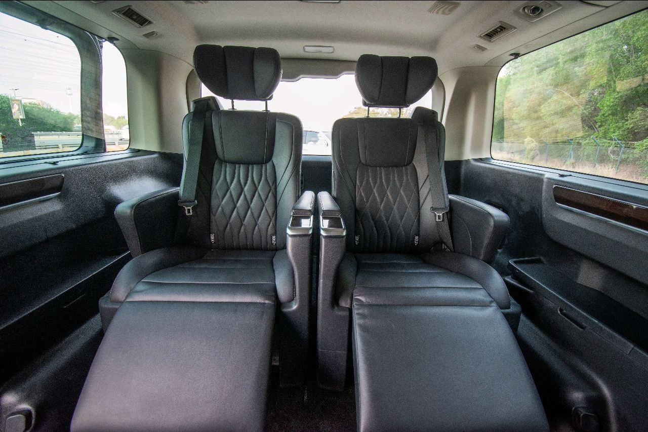 Toyota Granvia - Image 6