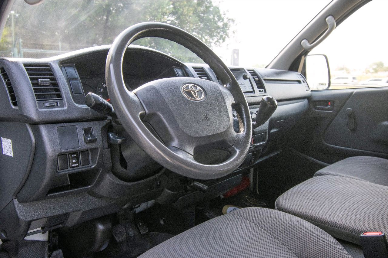 Toyota Hiace - Image 5