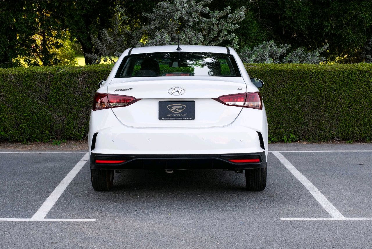 Hyundai Accent - Image 10
