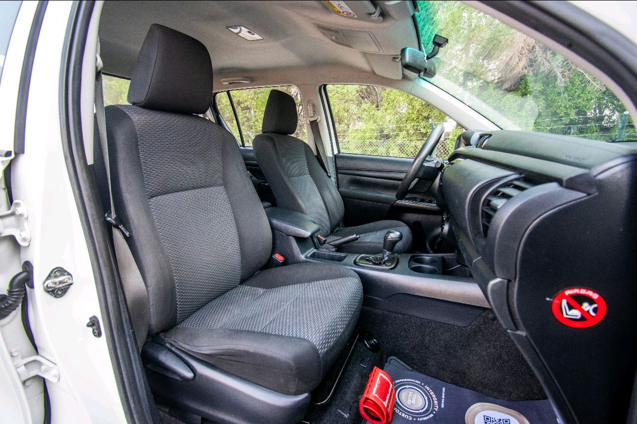 Toyota Hilux - Image 6