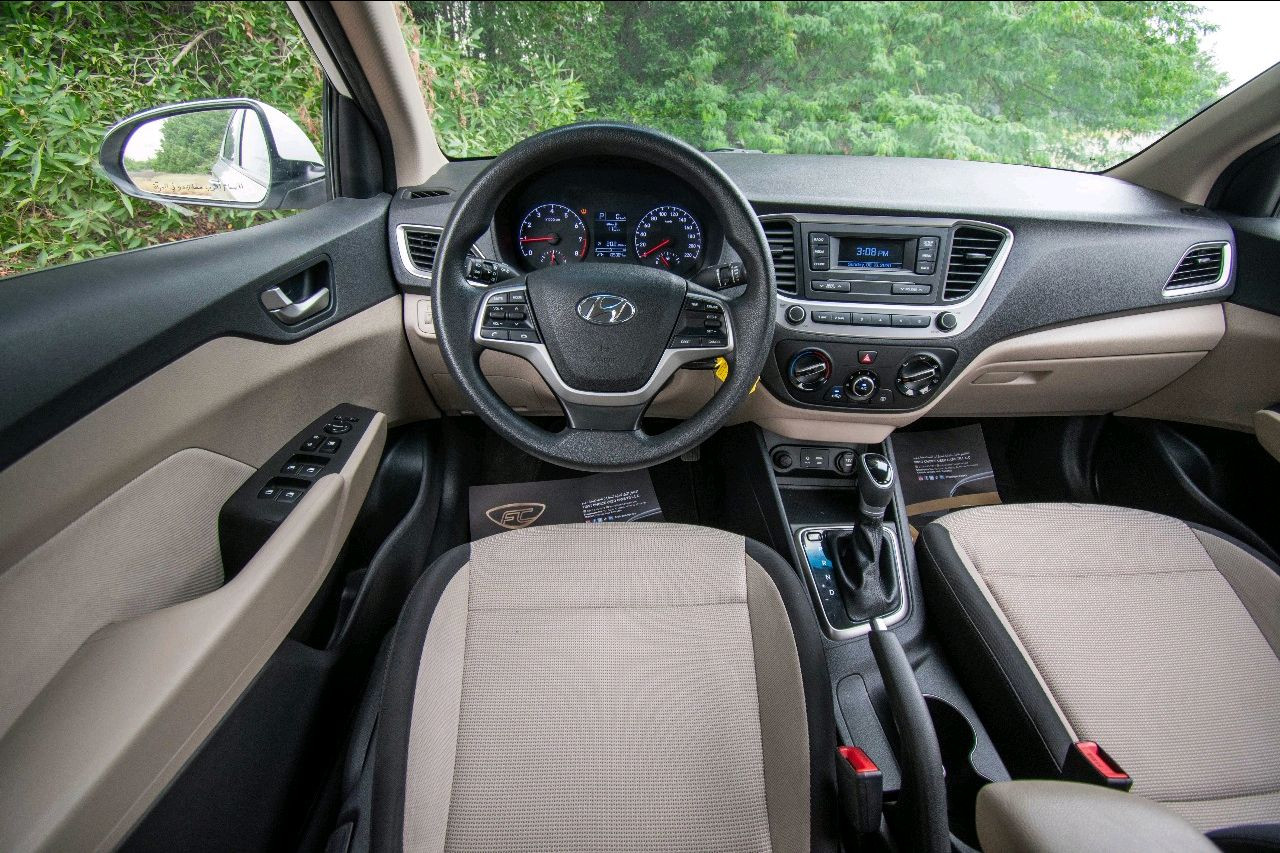 Hyundai Accent - Image 4