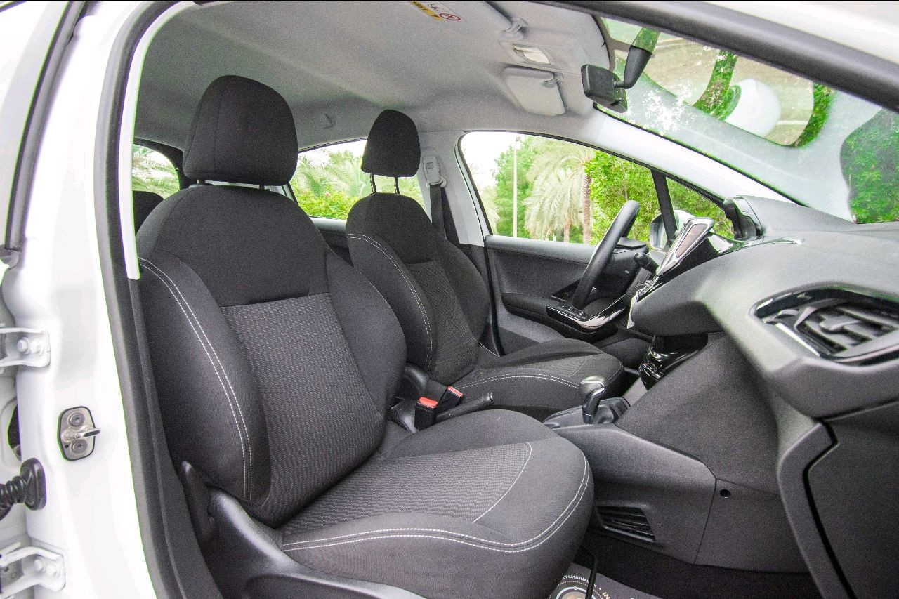 Peugeot 208 - Image 9