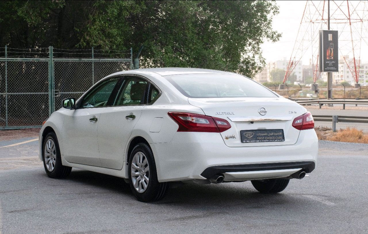 Nissan Altima - Image 11