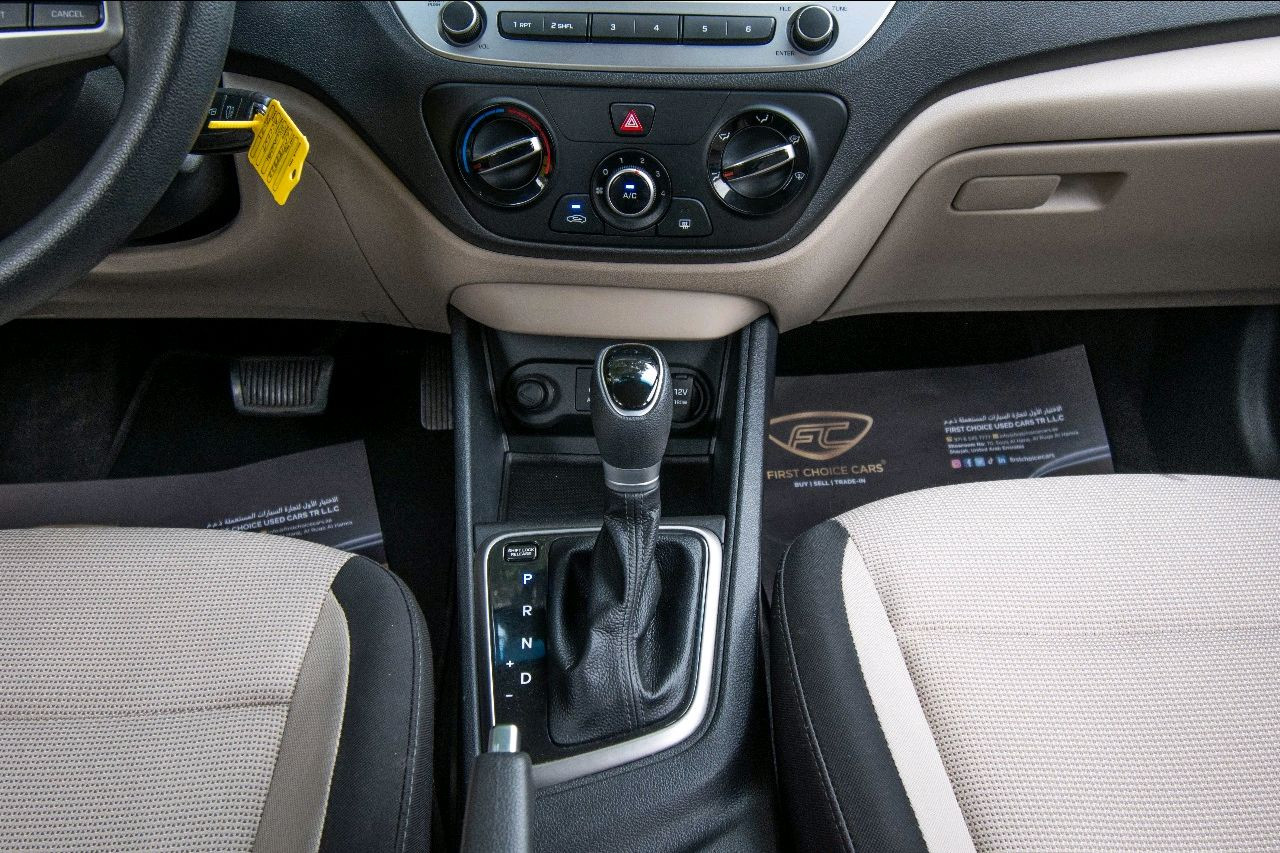 Hyundai Accent - Image 2