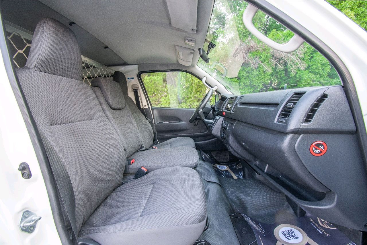 Toyota Hiace - Image 5