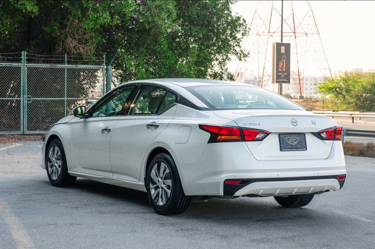 Nissan Altima - Image 10
