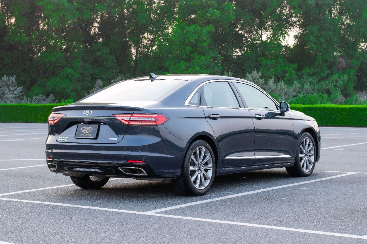 Ford Taurus - Image 9