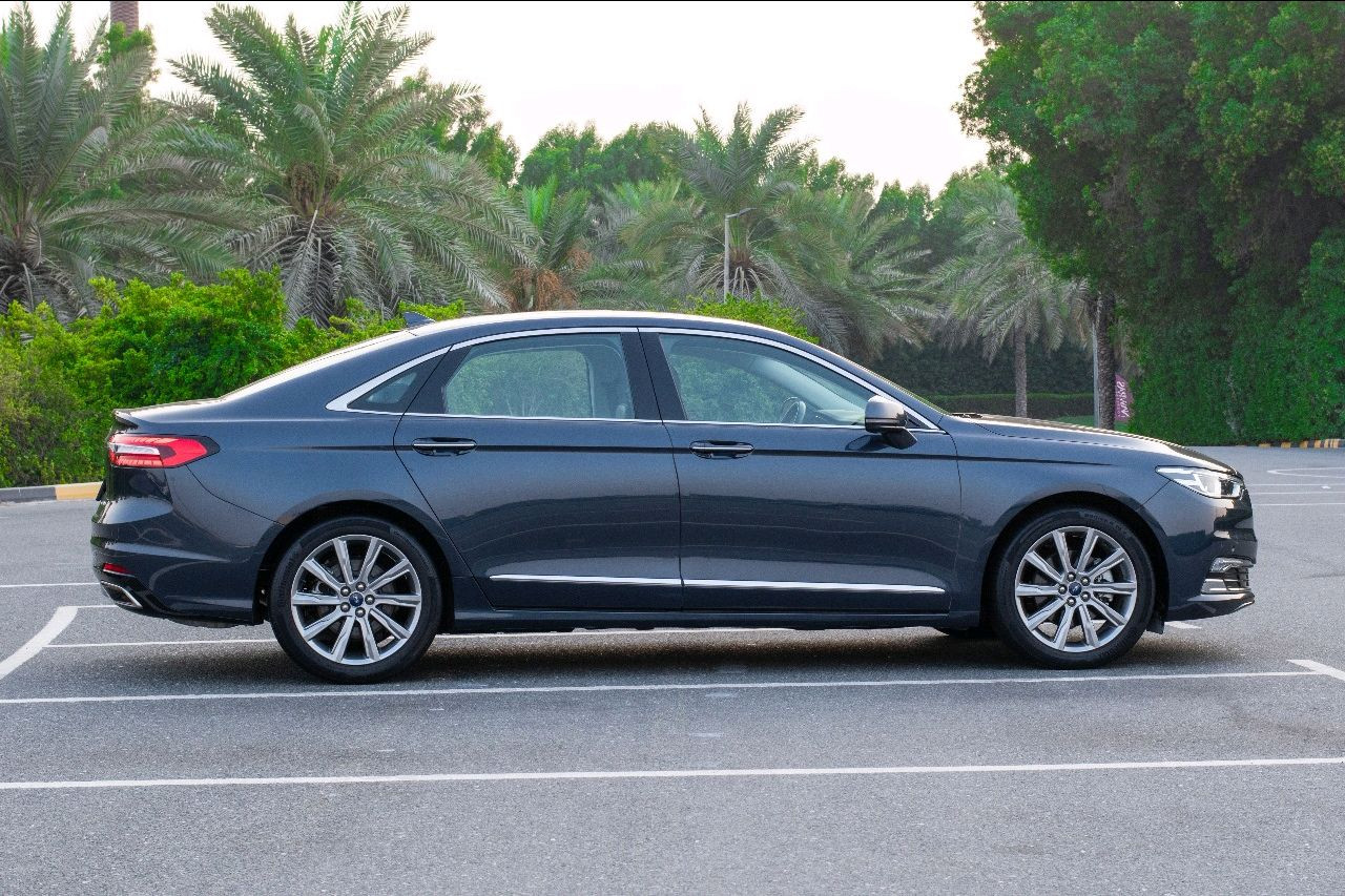 Ford Taurus - Image 11