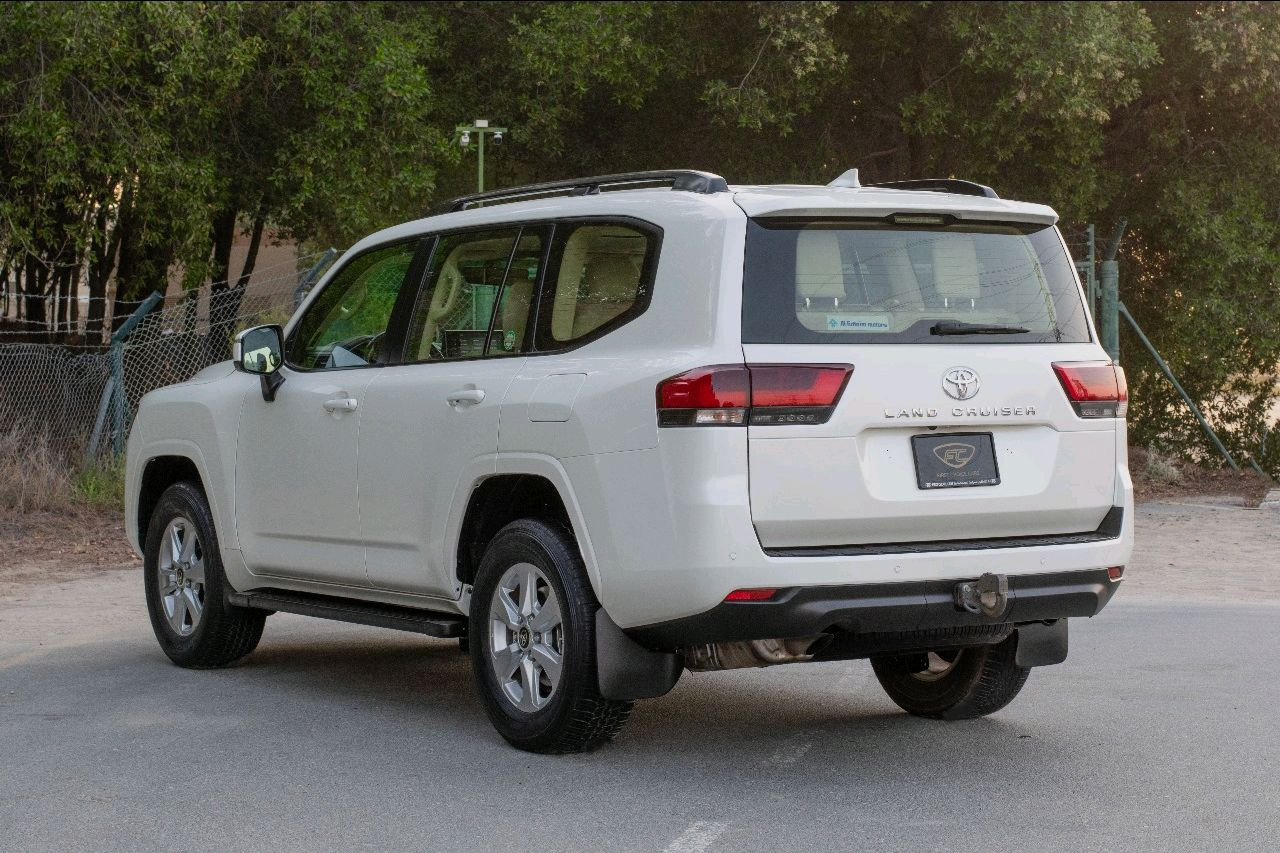 Toyota Land Cruiser - Image 9