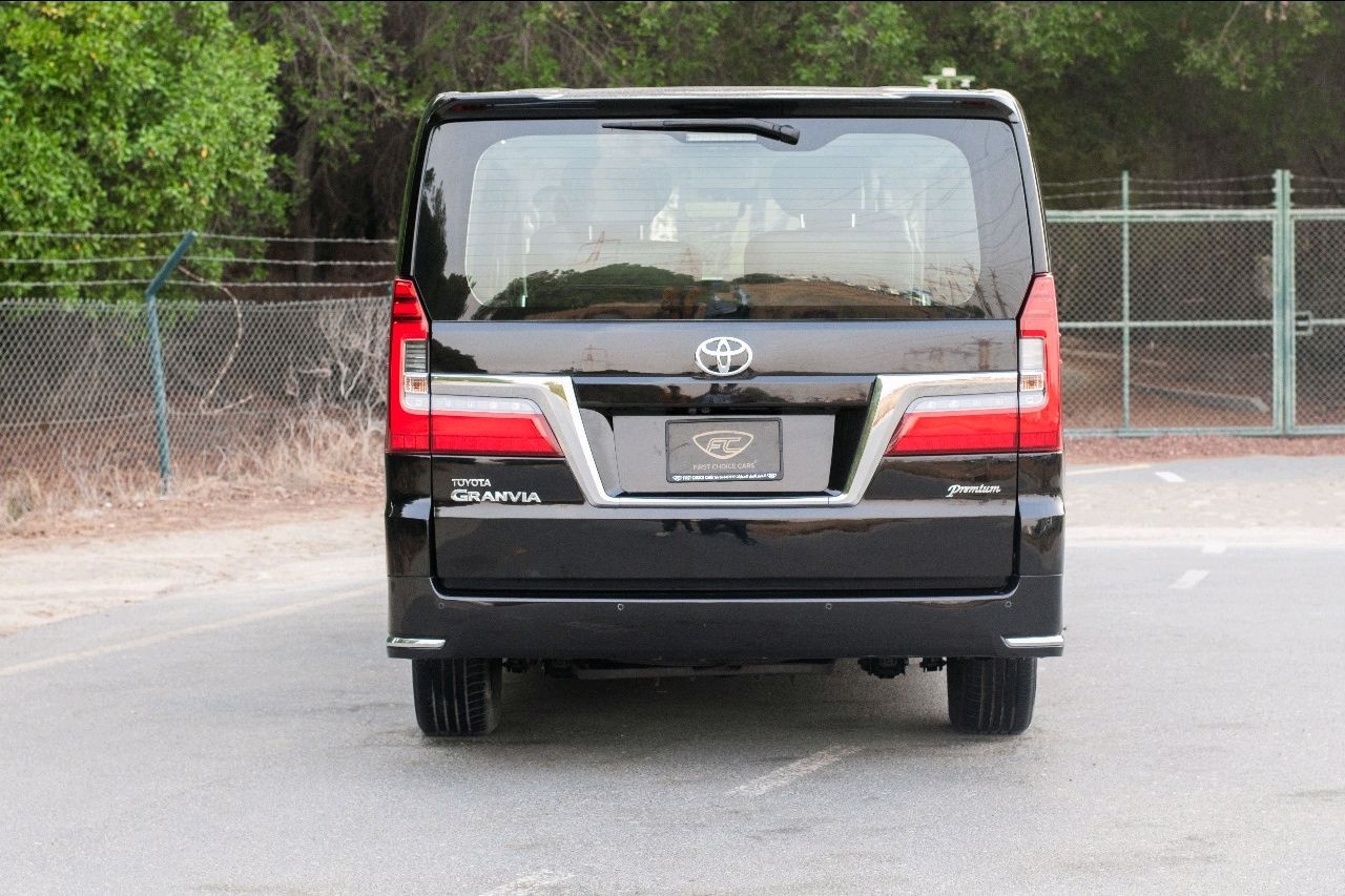 Toyota Granvia - Image 4
