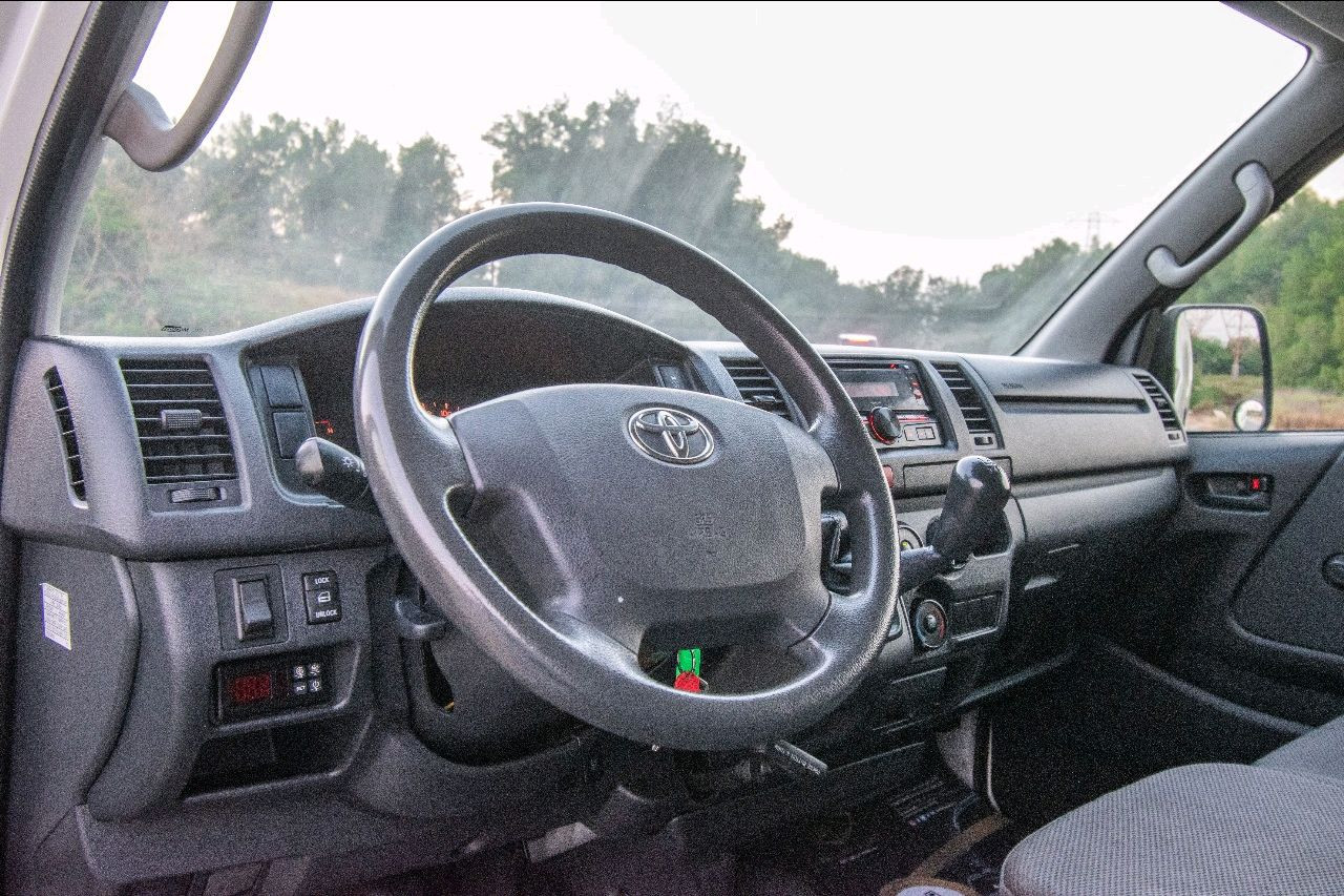 Toyota Hiace - Image 11