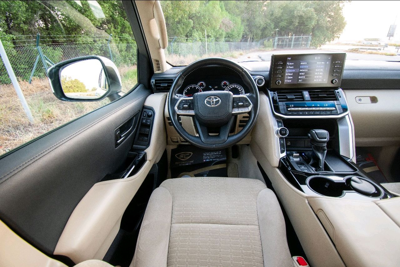 Toyota Land Cruiser - Image 8