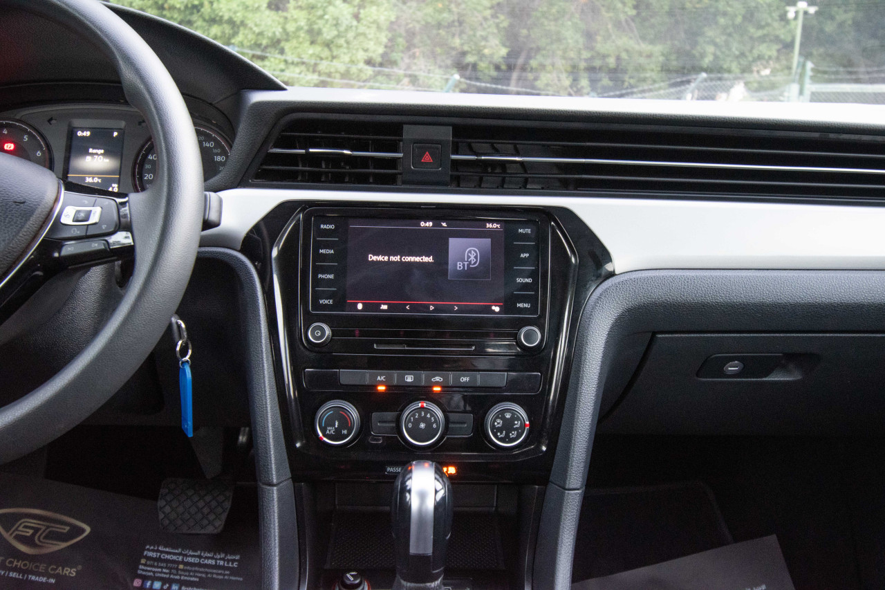 Volkswagen Passat - Image 9