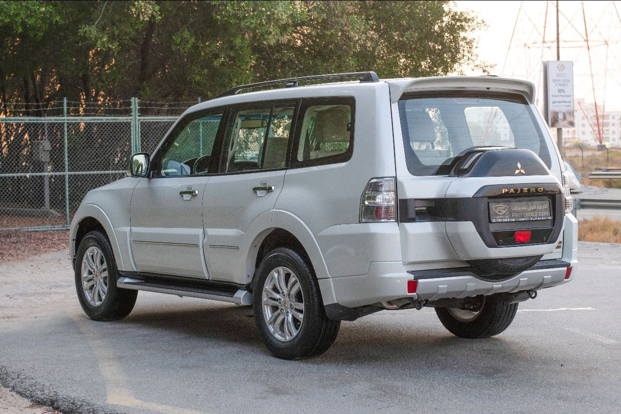 Mitsubishi Pajero - Image 8