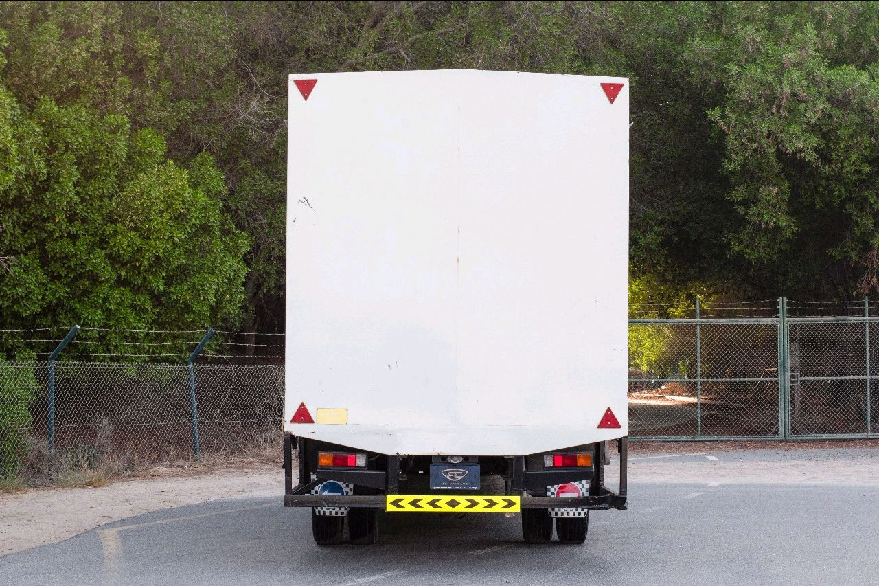 Mitsubishi Canter - Image 10