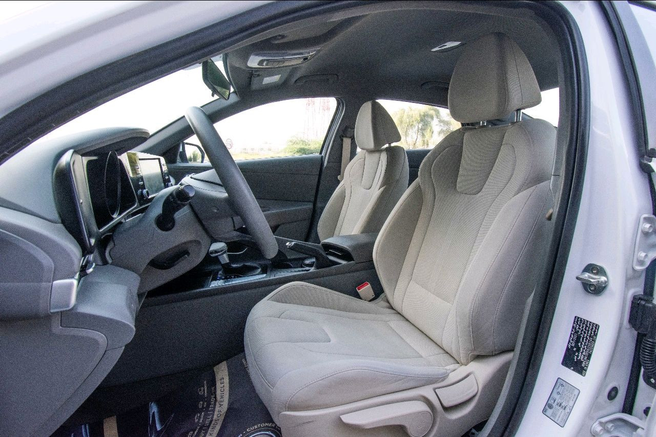 Hyundai Elantra - Image 15