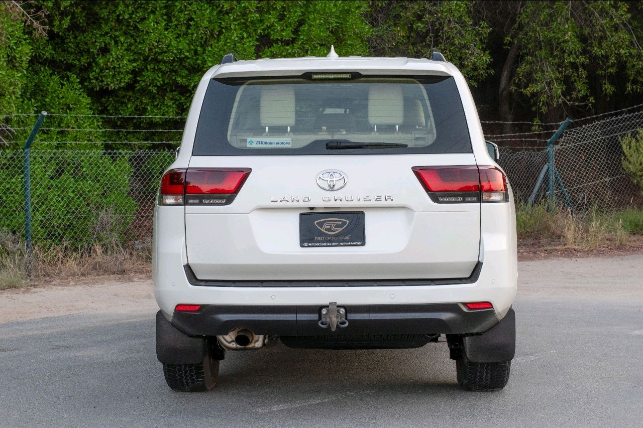 Toyota Land Cruiser - Image 7