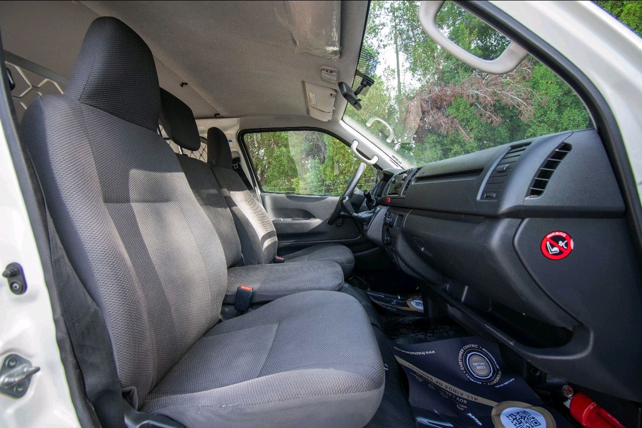 Toyota Hiace - Image 7