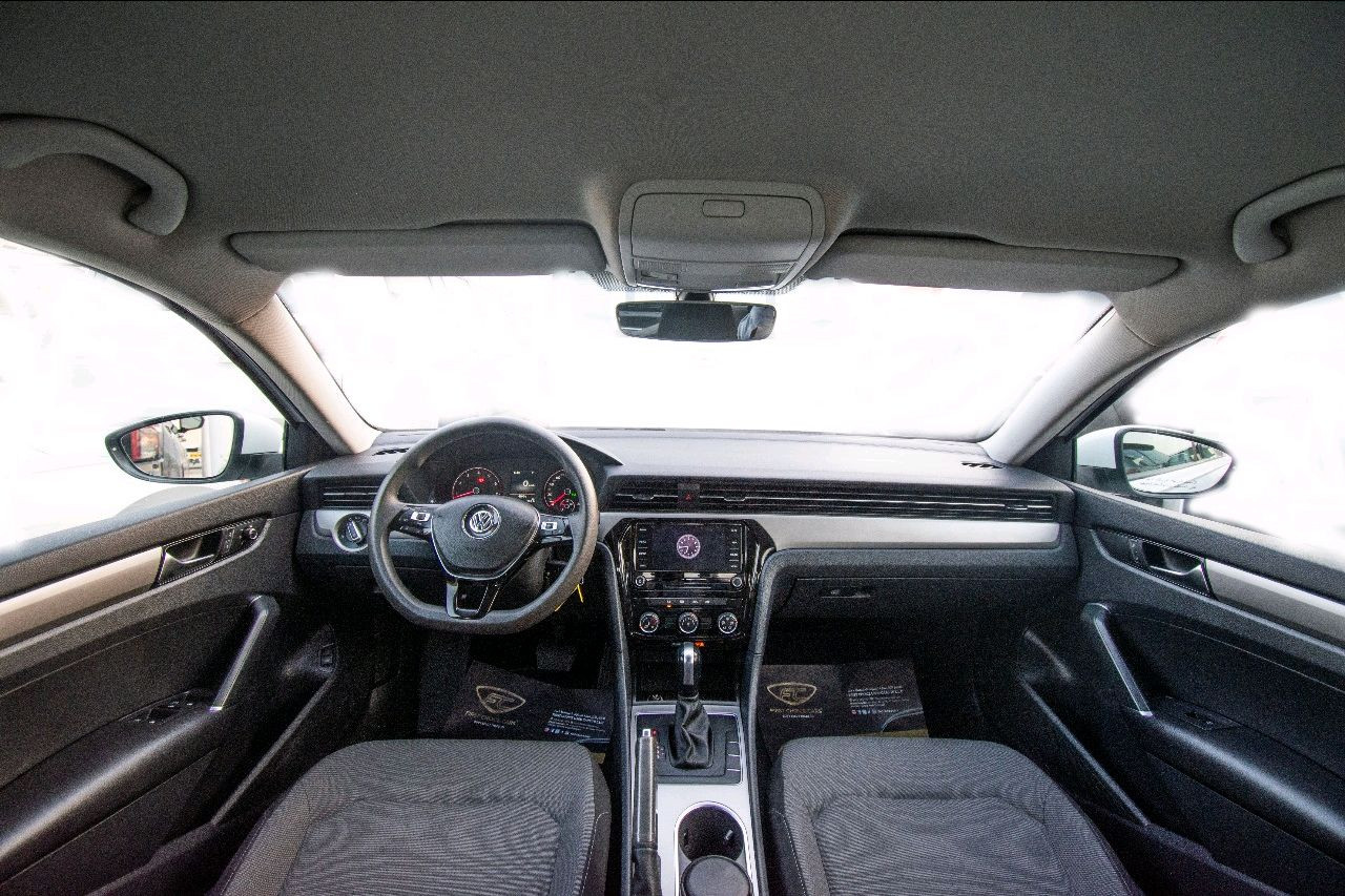 Volkswagen Passat - Image 10