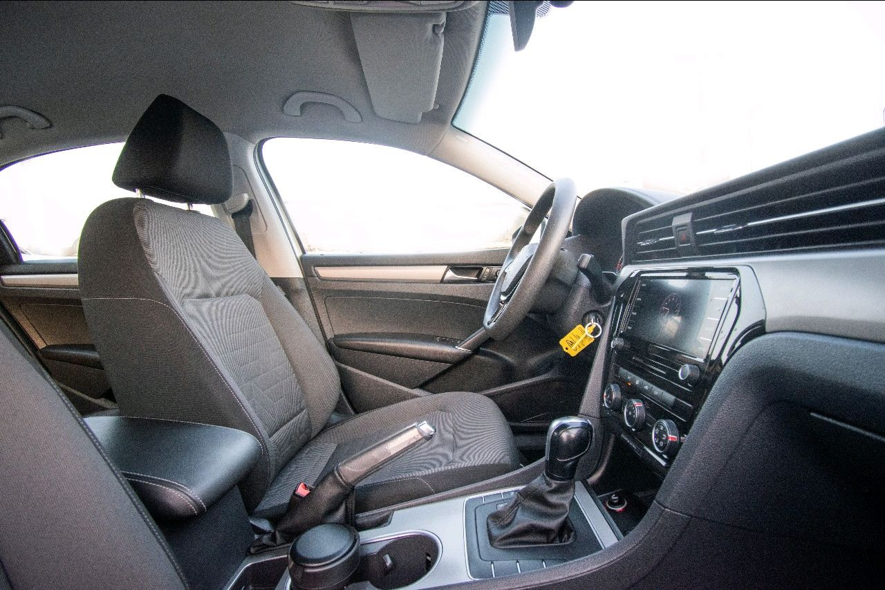 Volkswagen Passat - Image 5