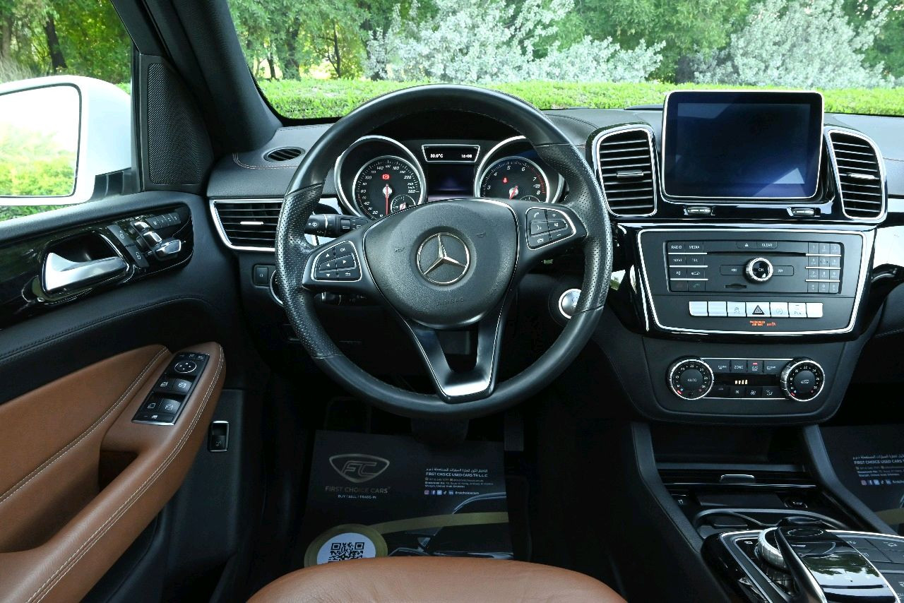 Mercedes Benz GLE SUV - Image 12