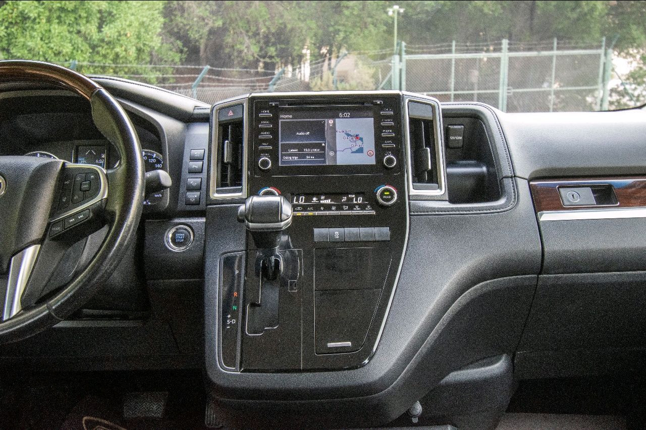 Toyota Granvia - Image 8