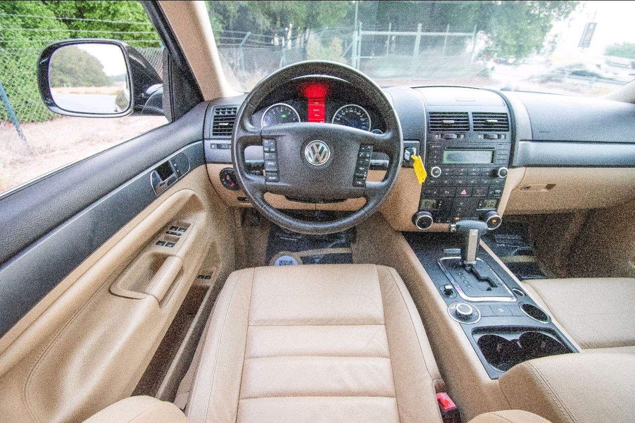 Volkswagen Touareg - Image 12
