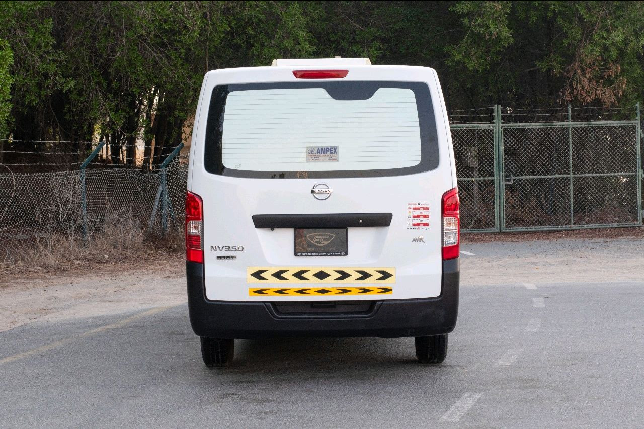 Nissan Urvan - Image 11