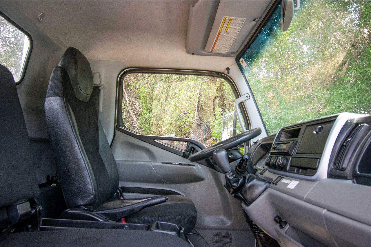 Mitsubishi Canter - Image 10