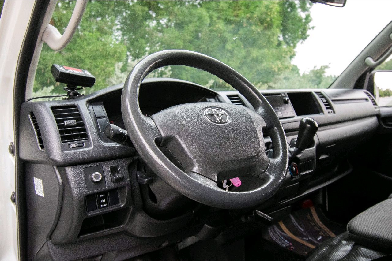 Toyota Hiace - Image 7