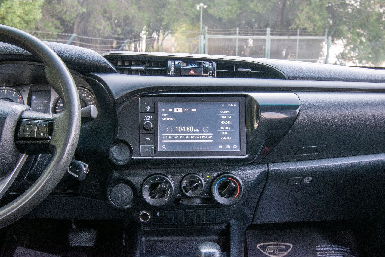 Toyota Hilux - Image 9