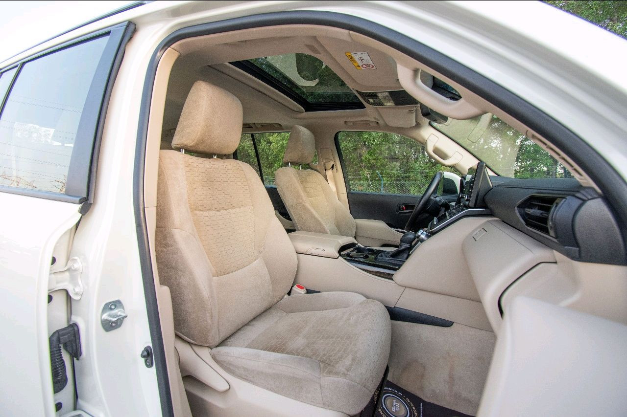 Toyota Land Cruiser - Image 6