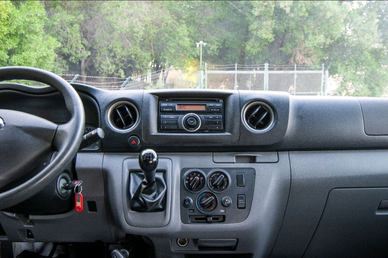 Nissan Urvan - Image 10