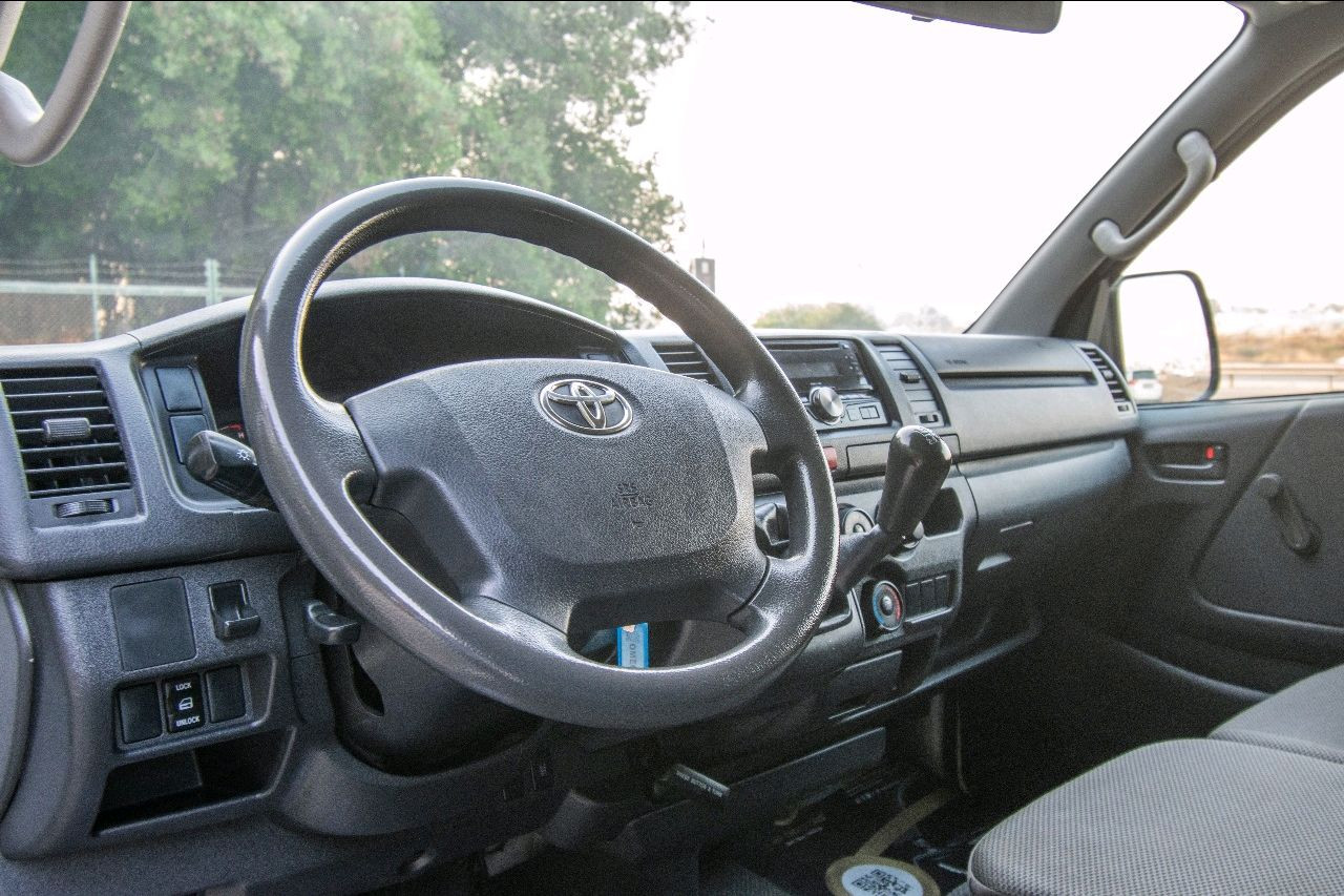 Toyota Hiace - Image 4