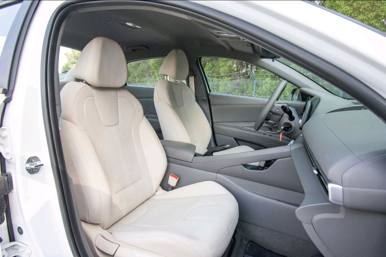 Hyundai Elantra - Image 5