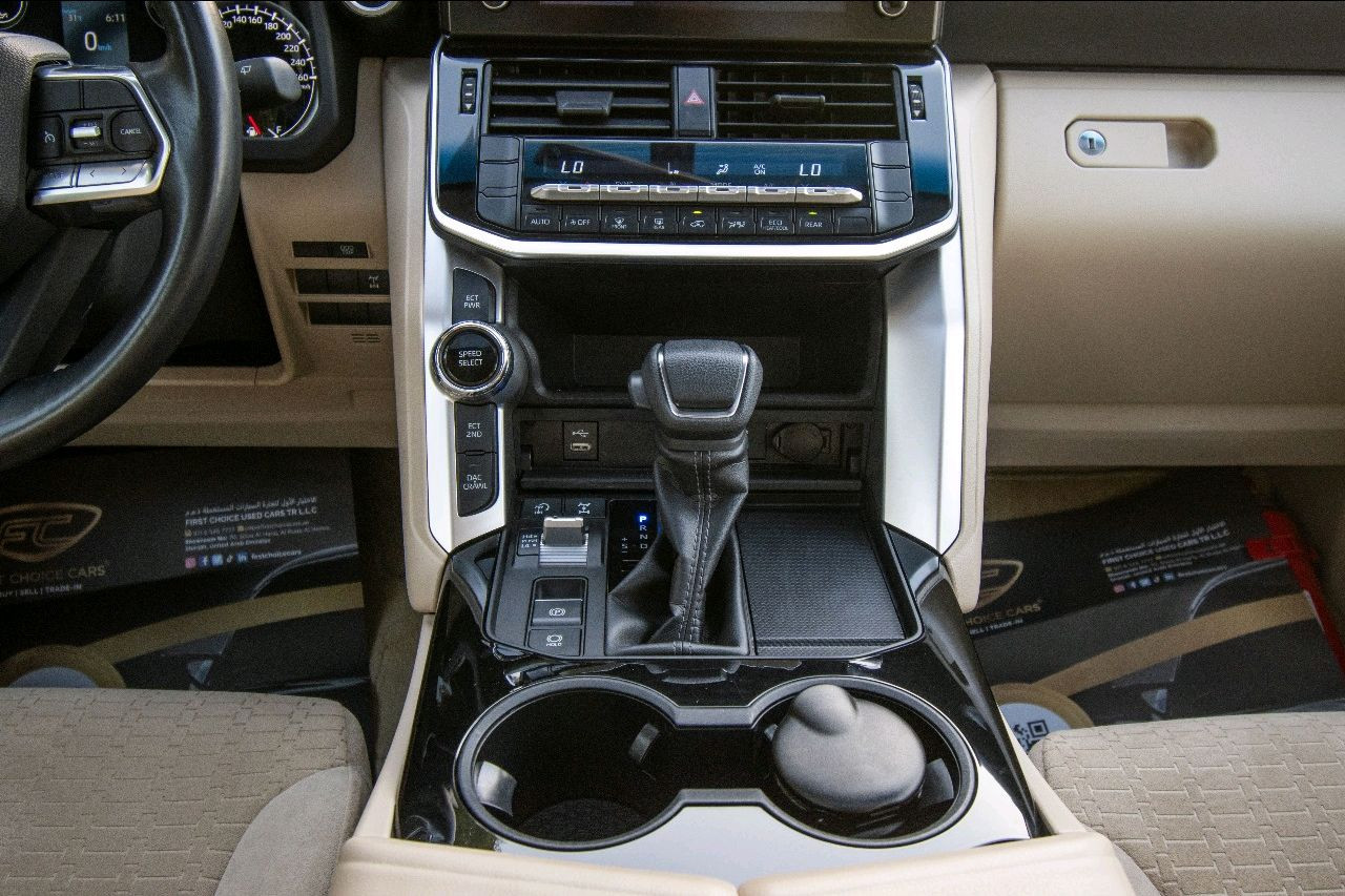 Toyota Land Cruiser - Image 10